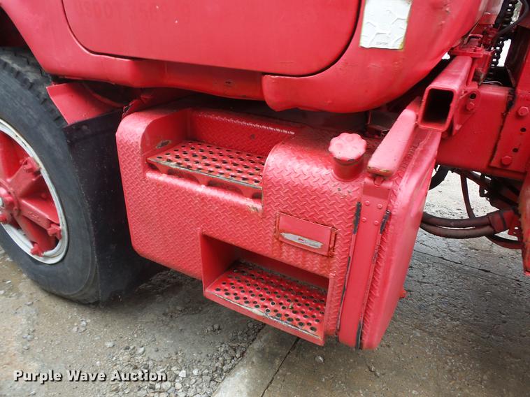 image for item DD2126 1975 Mack semi truck