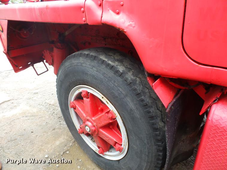 image for item DD2126 1975 Mack semi truck