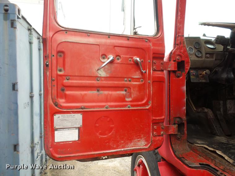 image for item DD2126 1975 Mack semi truck