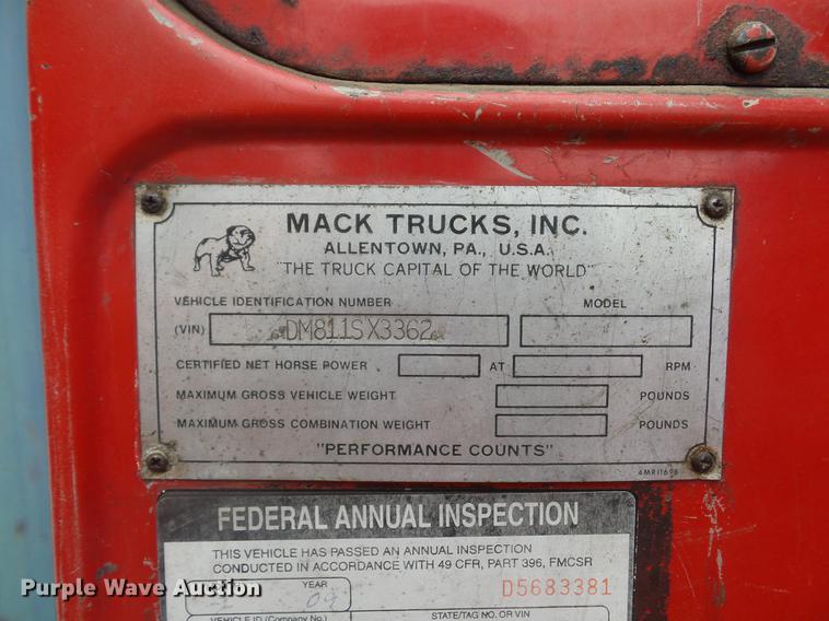 image for item DD2126 1975 Mack semi truck