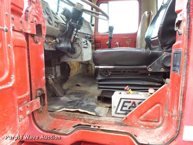 image for item DD2126 1975 Mack semi truck