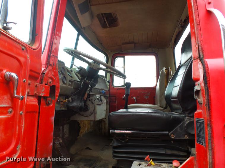 image for item DD2126 1975 Mack semi truck