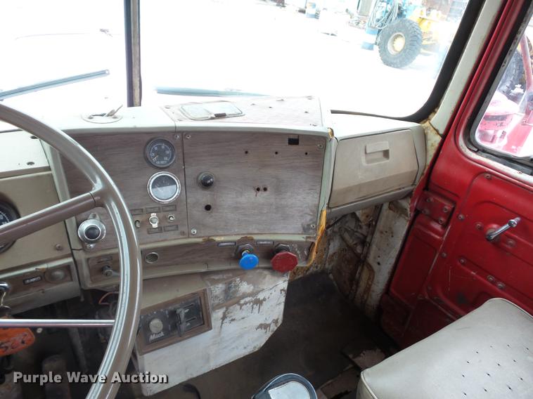 image for item DD2126 1975 Mack semi truck