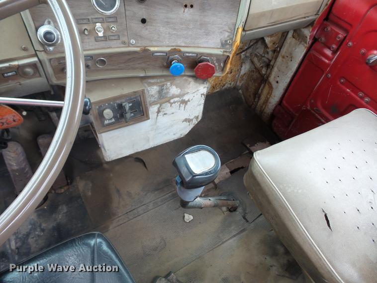 image for item DD2126 1975 Mack semi truck