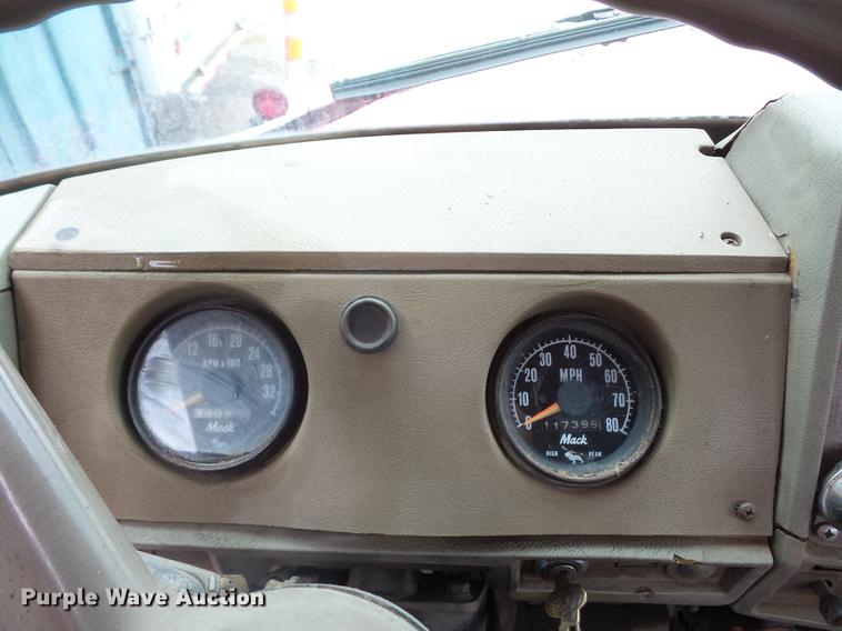 image for item DD2126 1975 Mack semi truck