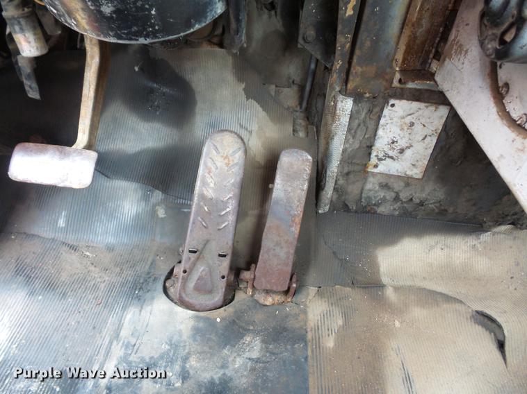 image for item DD2126 1975 Mack semi truck