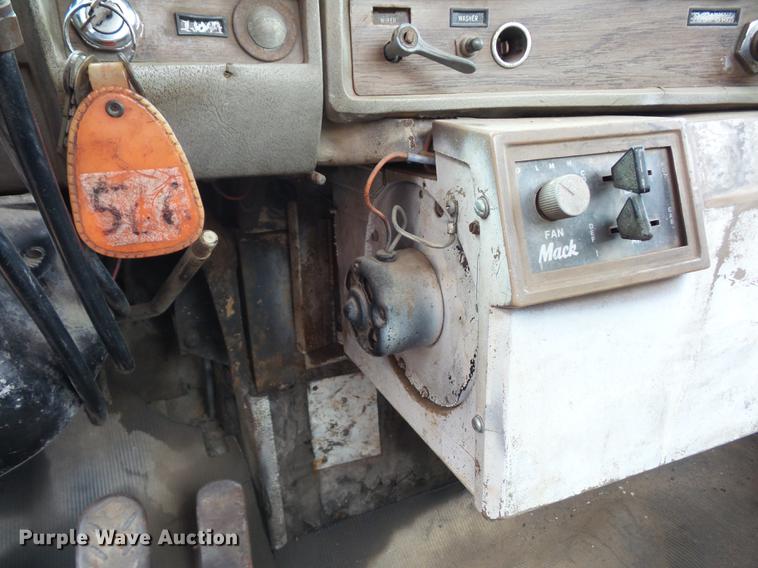 image for item DD2126 1975 Mack semi truck