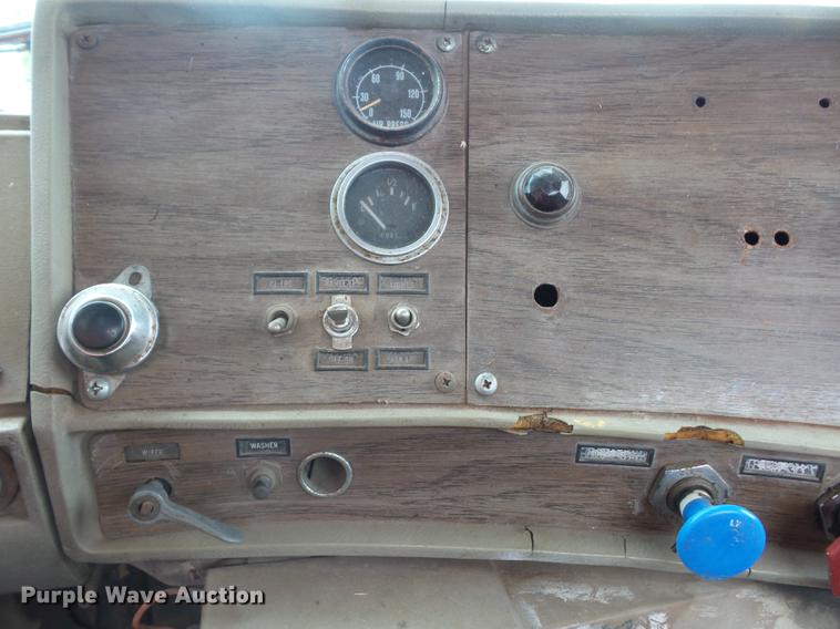 image for item DD2126 1975 Mack semi truck