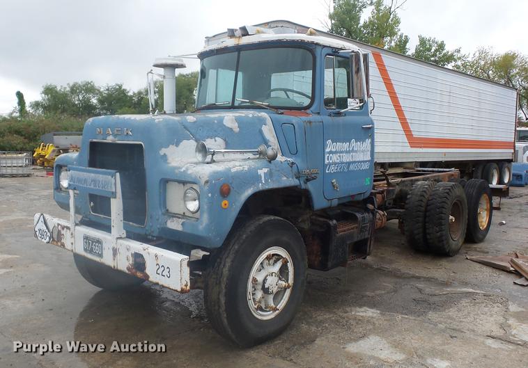 image for item DD2134 1969 Mack DM607S truck cab and chassis