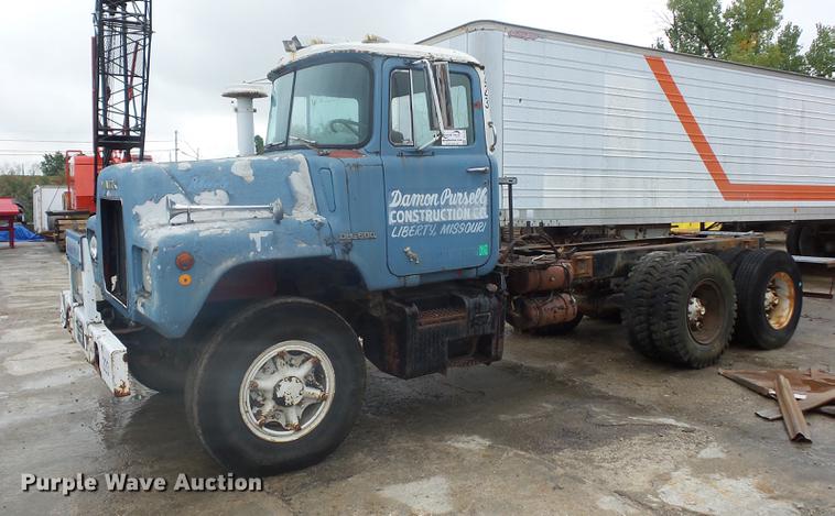 image for item DD2134 1969 Mack DM607S truck cab and chassis