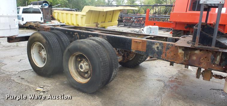 image for item DD2134 1969 Mack DM607S truck cab and chassis