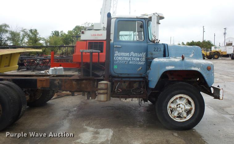 image for item DD2134 1969 Mack DM607S truck cab and chassis