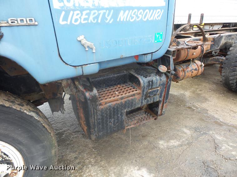 image for item DD2134 1969 Mack DM607S truck cab and chassis