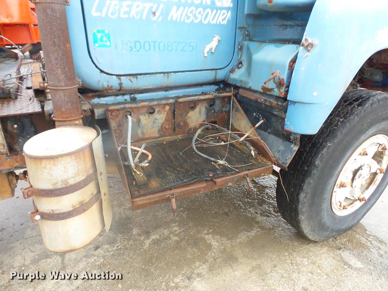 image for item DD2134 1969 Mack DM607S truck cab and chassis