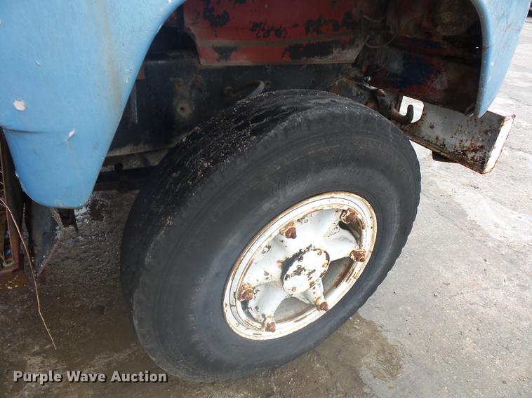 image for item DD2134 1969 Mack DM607S truck cab and chassis