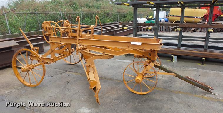 image for item DD2142 Russel Junior grader