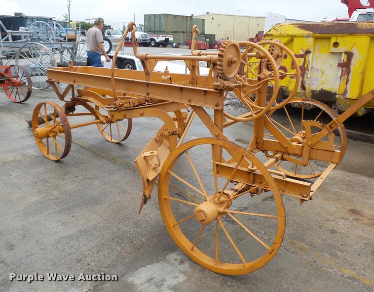 image for item DD2142 Russel Junior grader