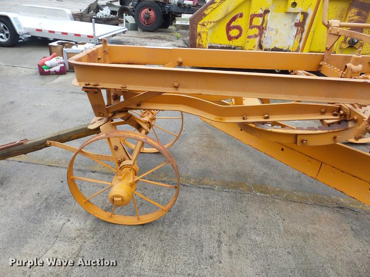 image for item DD2142 Russel Junior grader