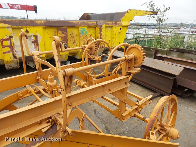 image for item DD2142 Russel Junior grader