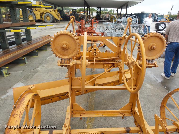 image for item DD2142 Russel Junior grader