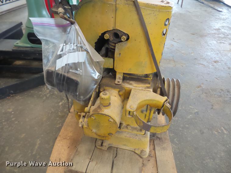 image for item DD2156 Caterpillar single cylinder engine