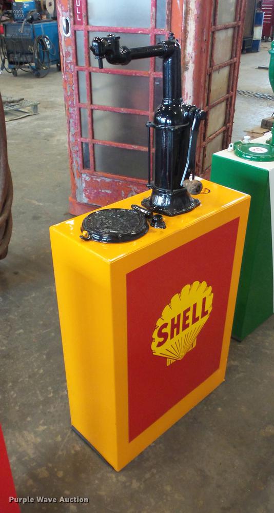 Shell oil pump in Liberty, MO Item DD2163 sold Purple Wave