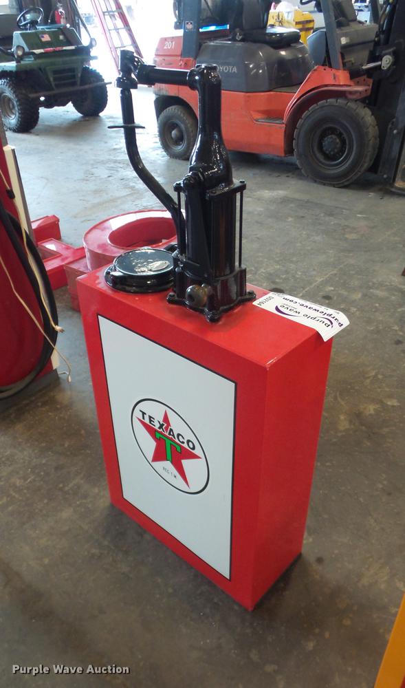 image for item DD2164 Texaco oil pump