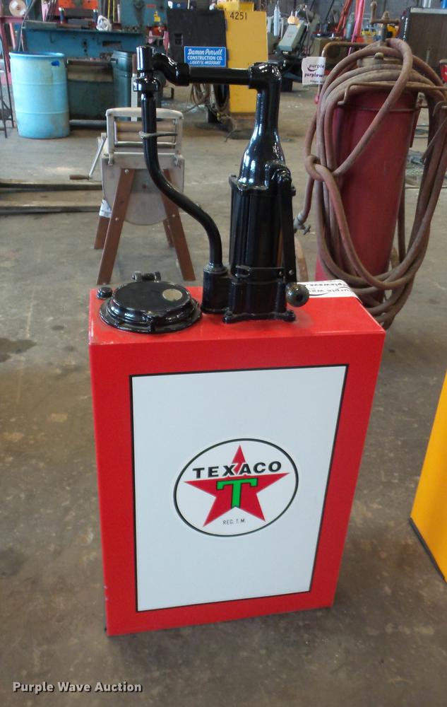 image for item DD2164 Texaco oil pump