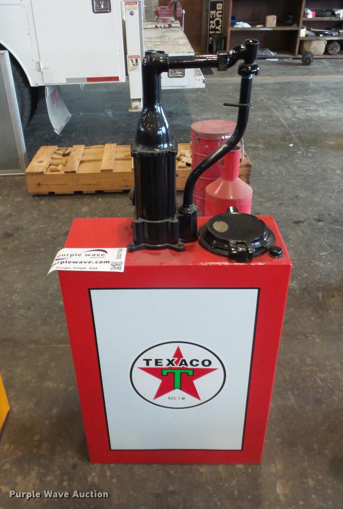 image for item DD2164 Texaco oil pump