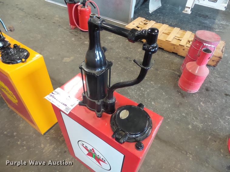 image for item DD2164 Texaco oil pump