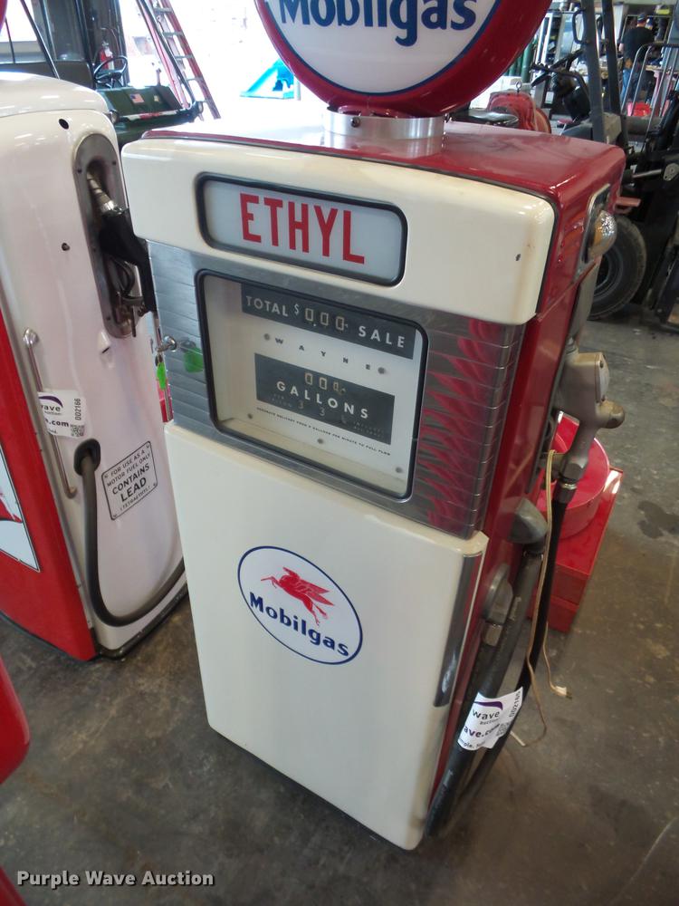 image for item DD2165 Mobilgas gas pump