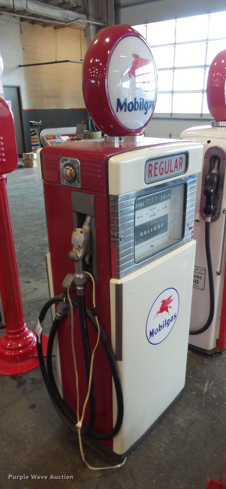 image for item DD2165 Mobilgas gas pump