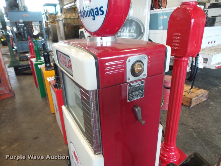 image for item DD2165 Mobilgas gas pump