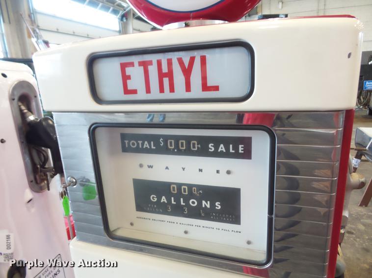 image for item DD2165 Mobilgas gas pump