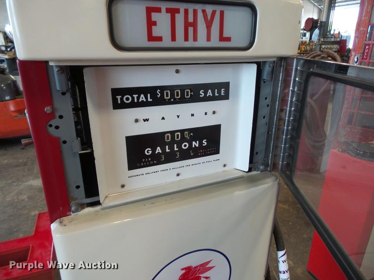 image for item DD2165 Mobilgas gas pump