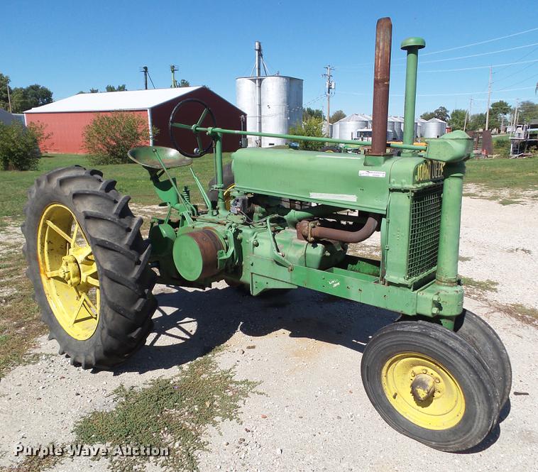 image for item DH9458 John Deere A tractor