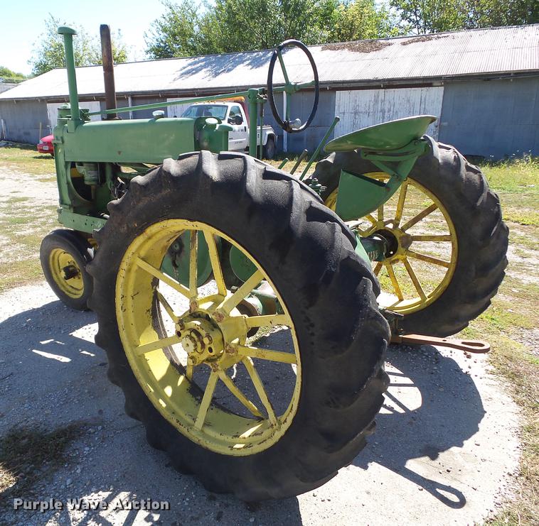 image for item DH9458 John Deere A tractor