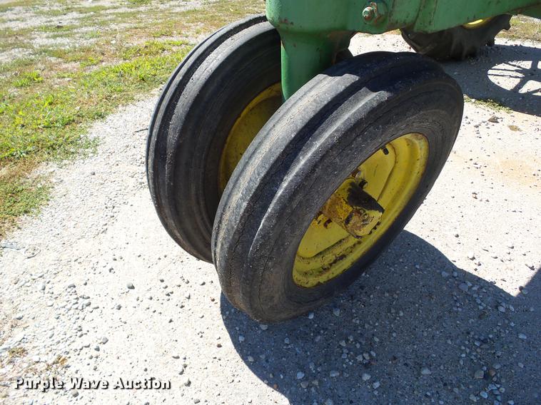 image for item DH9458 John Deere A tractor