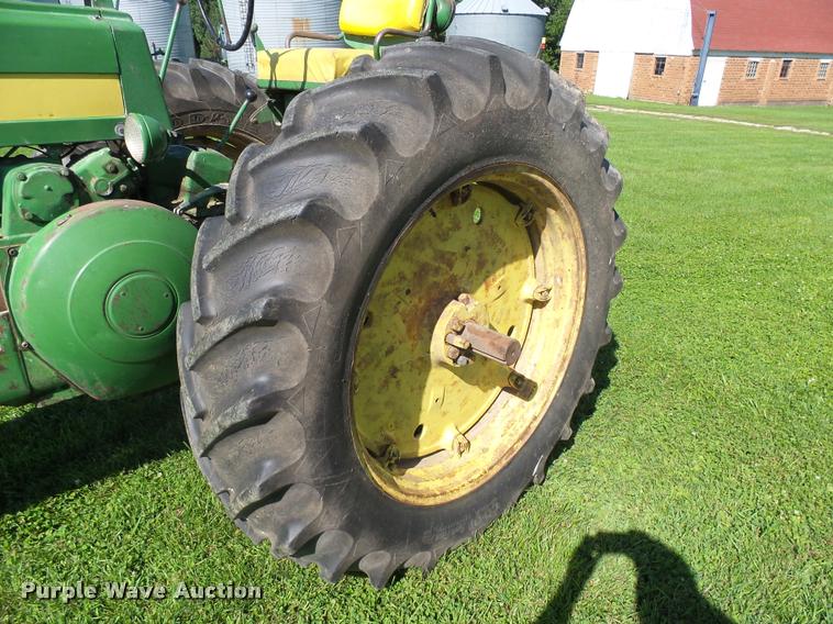 image for item DH9710 John Deere 620 tractor