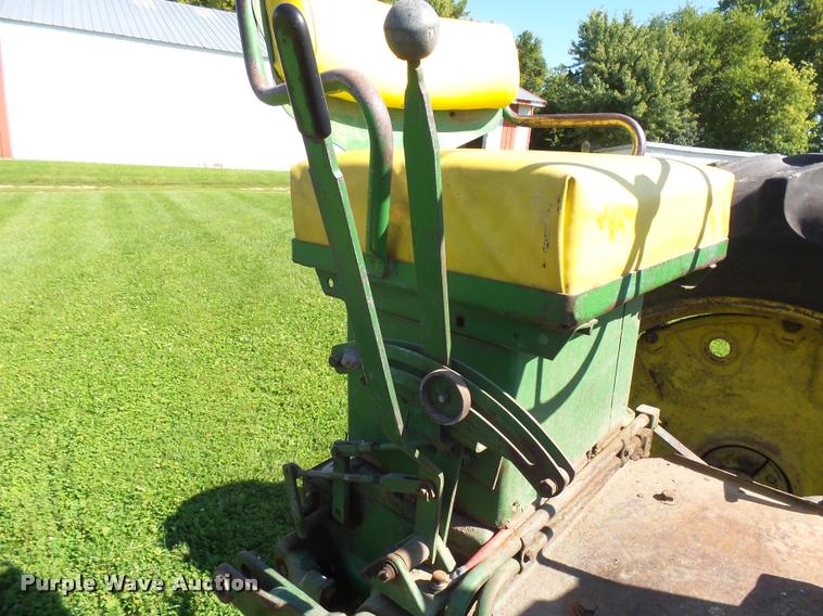 image for item DH9710 John Deere 620 tractor