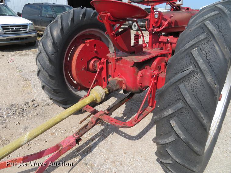 image for item DI9878 McCormick Farmall H tractor