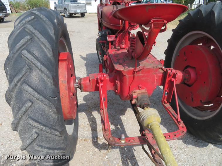 image for item DI9878 McCormick Farmall H tractor