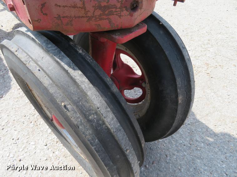 image for item DI9878 McCormick Farmall H tractor