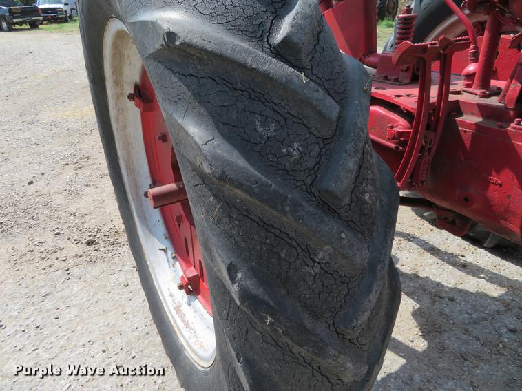 image for item DI9878 McCormick Farmall H tractor