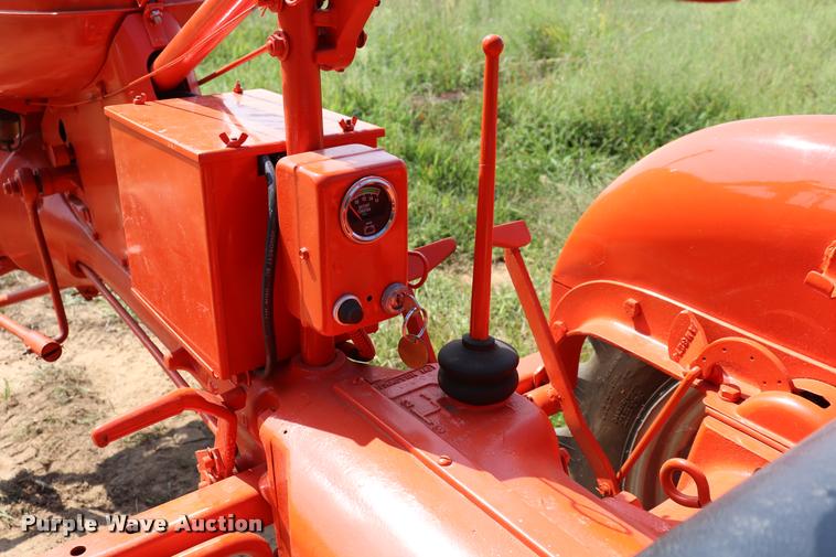 image for item DQ9351 1949 Allis Chalmers B tractor