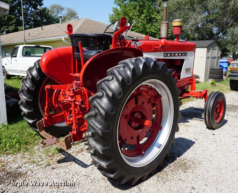 image for item DS9459 1962 Farmall 504 tractor