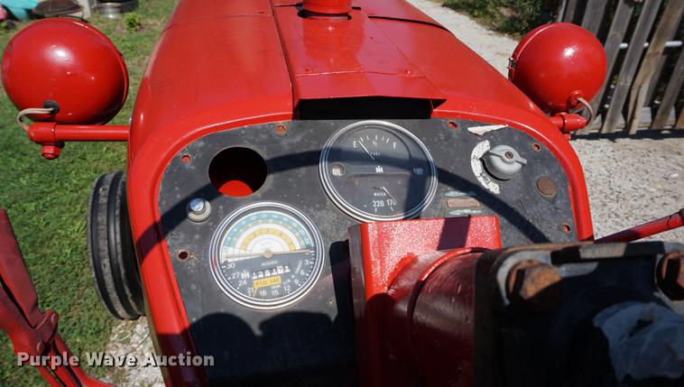 image for item DS9459 1962 Farmall 504 tractor
