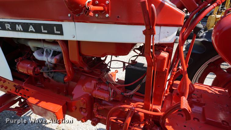 image for item DS9459 1962 Farmall 504 tractor