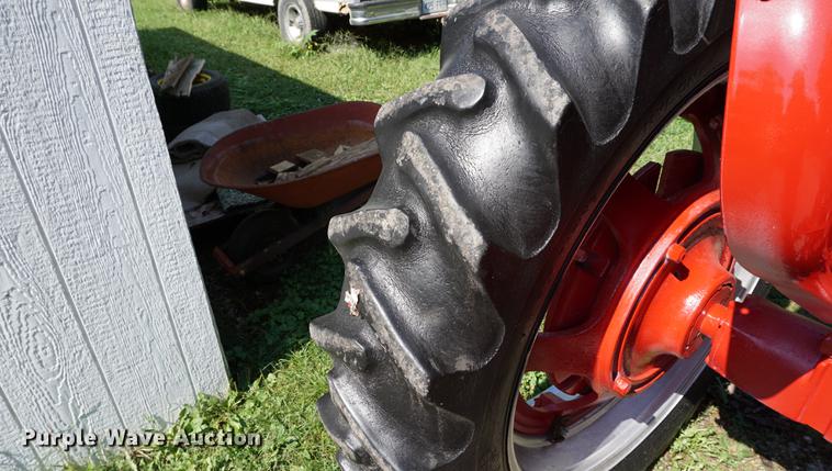 image for item DS9459 1962 Farmall 504 tractor