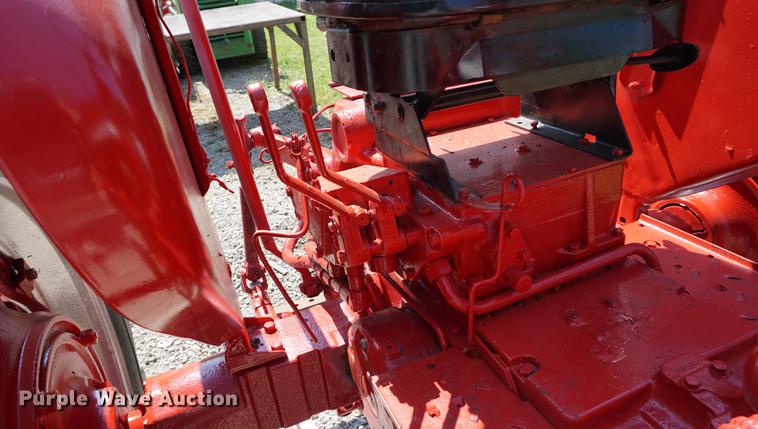 image for item DS9459 1962 Farmall 504 tractor